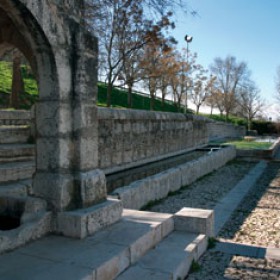 Fuente Huertos; Fechas: Minado aguas 1616; Construcción: fuente y abrevadero 2ª mitad s. XVIII, lavadero finales s.XIX.; Restauración 1991